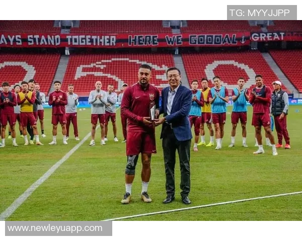 李帅致敬四星球迷：每一个冠军都是我们共同努力的结果