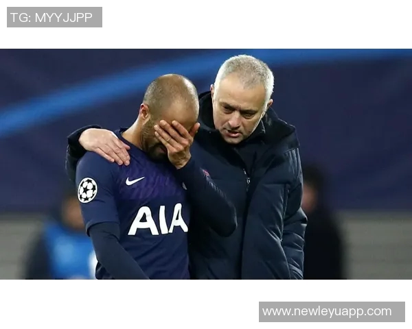 奥卡福进球瞬间意外出现沙滩球引发热刺球迷热议