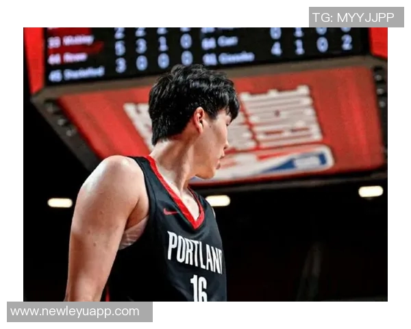 杨瀚森弧顶巧妙策应约基奇式助攻助队友轻松上篮