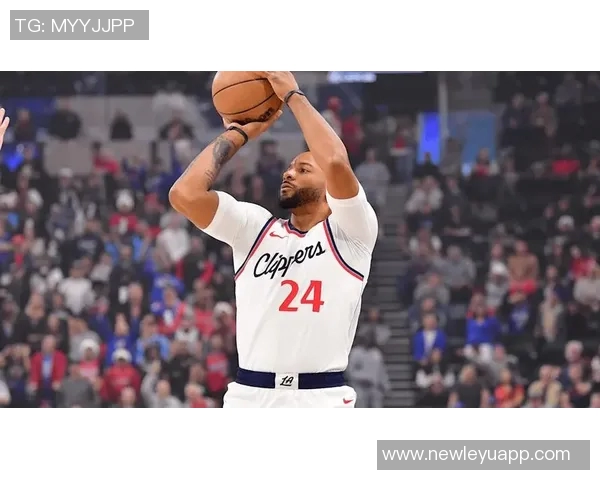 诺曼鲍威尔喜迎新生命00后女友怀孕颜值引关注